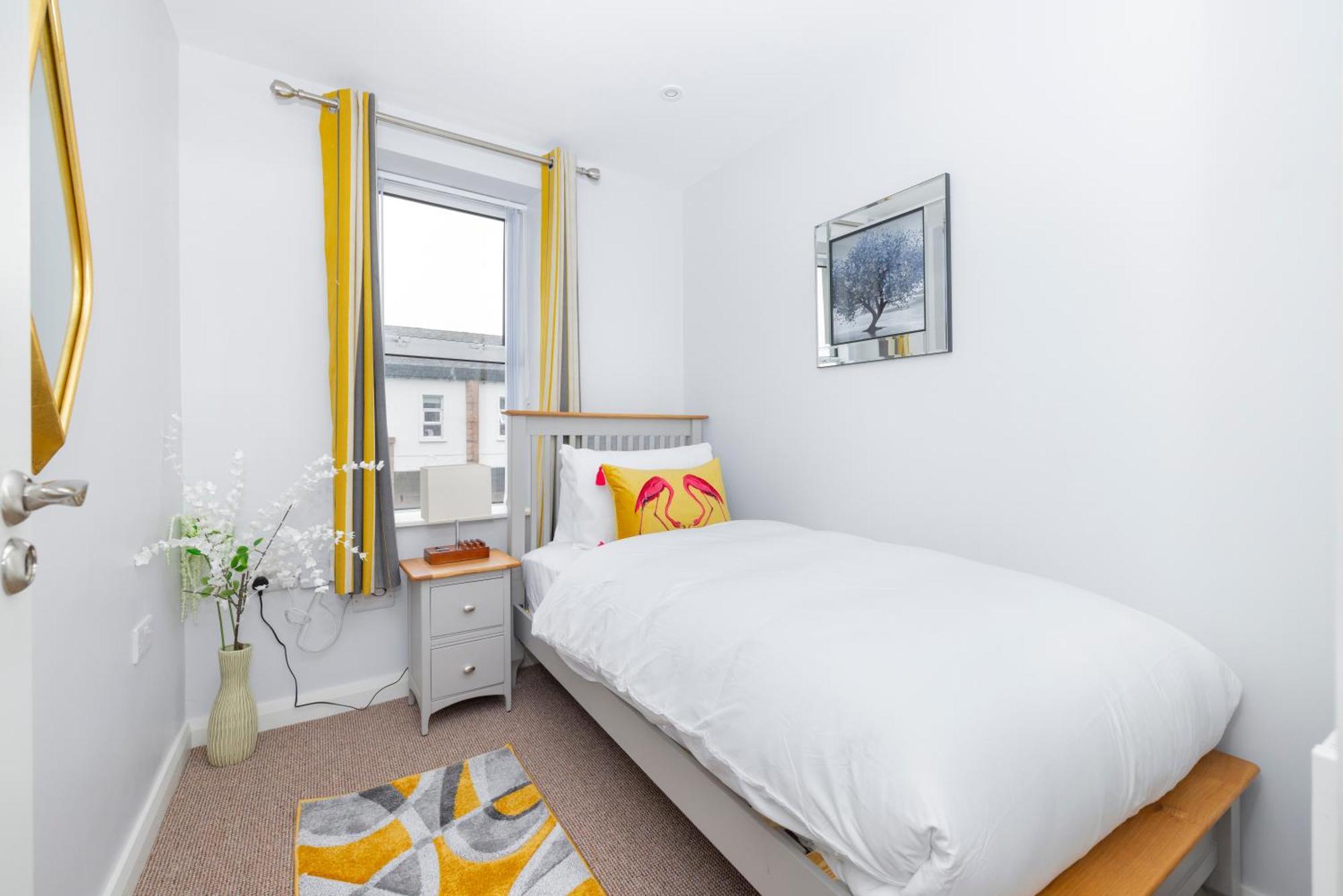 Modern 2 Bed Apartment Енніскіллен Екстер'єр фото
